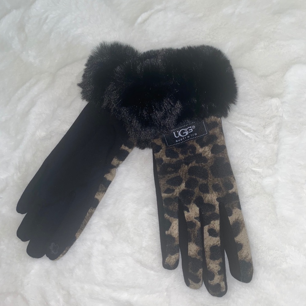 UGG gloves ***new***